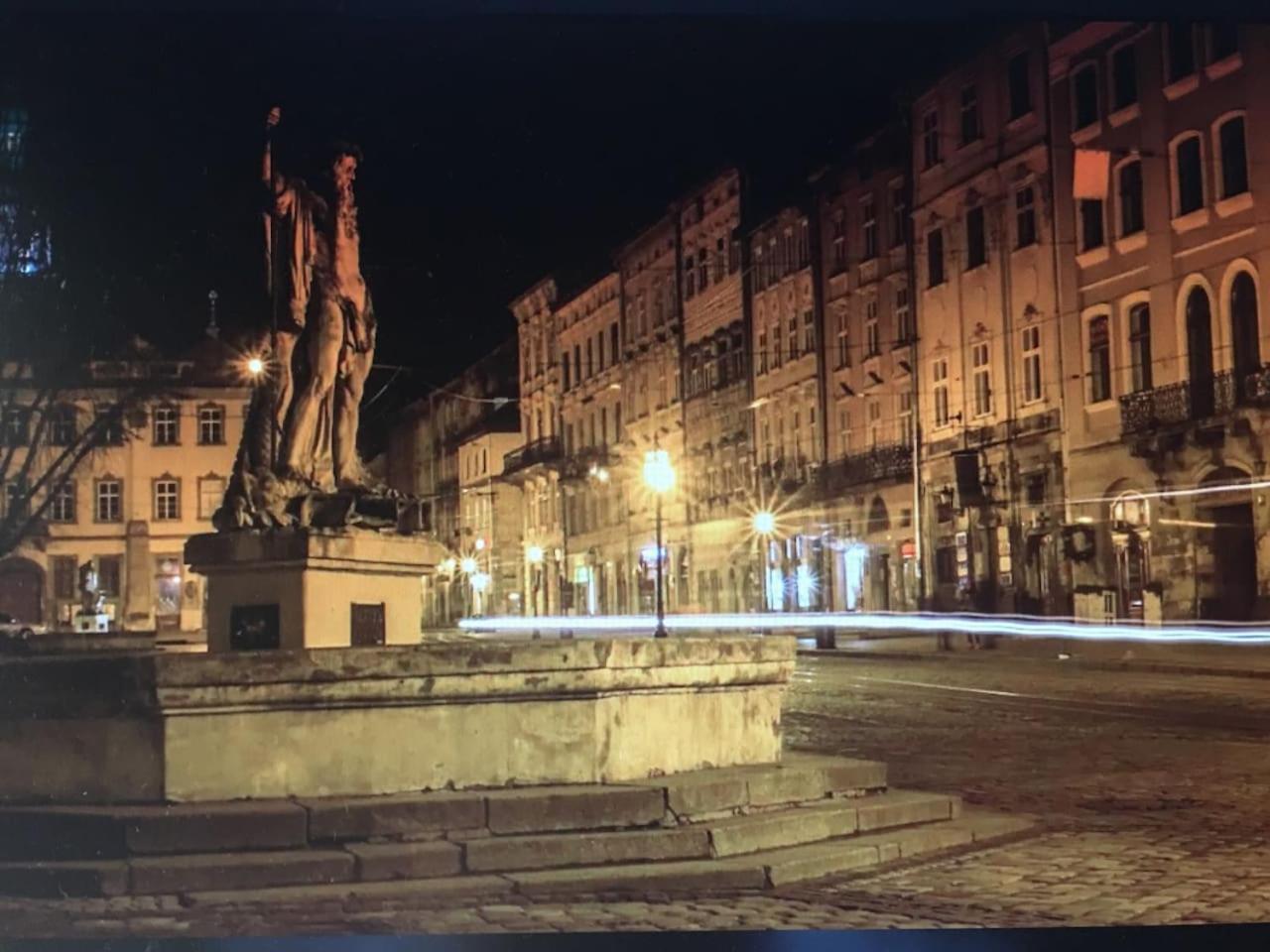 V&O Whitechocolateapt 800 M To Opera Lviv Exterior photo