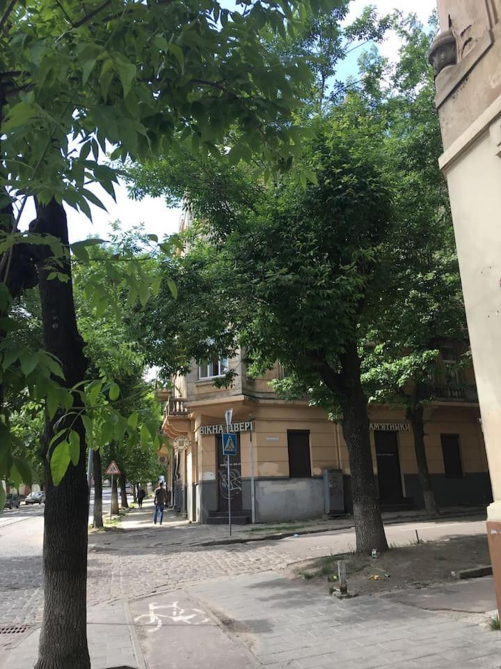 V&O Whitechocolateapt 800 M To Opera Lviv Exterior photo